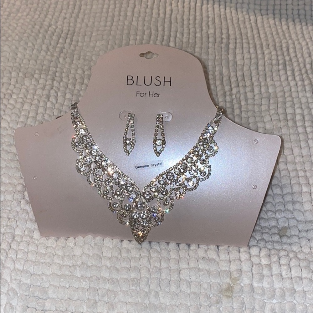 Fancy Jewelry maybe perfect with Wedding attire
